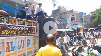 उतरौला: स्वतंत्रता दिवस पर श्री दत्त गंज से उतरौला तक युवाओं ने निकाली तिरंगा यात्रा