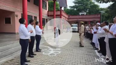 नानपारा: नानपारा के एसडीएम ने किया ध्वजारोहण, स्वतंत्रता सेनानियों के परिजनों को किया सम्मानित