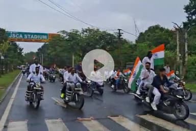 कांके: धुर्वा के प्रभात तारा मैदान से स्वतंत्रता दिवस पर निकाली गई बाइक और फोर व्हीलर तिरंगा यात्रा