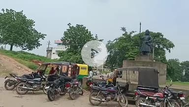 वाल्मी मंदिर परिसर में स्थित एक दुकानदार द्वारा बिना समाज की अनुमति के वर्ष काटने का कार्य करने पर समाज ने किया विवाद