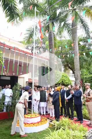 जगदलपुर: केंद्रीय राज्य मंत्री तोखन साहू ने सर्किट हाउस में ध्वजारोहण किया, जनप्रतिनिधि व जिला प्रशासन के अधिकारी रहे मौजूद