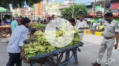 भभुआ: भभुआ एकता चौक से मुंडेश्वरी सिनेमा हॉल तक ठेला दुकानदारों द्वारा किए गए अतिक्रमण को पुलिस ने हटाया