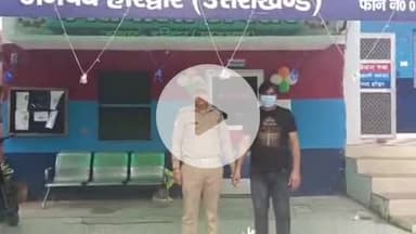 लक्सर: लक्सर कोतवाली पुलिस ने देसी माल्टा शराब के 104 टेट्रा पैक के साथ 2 तस्करों को किया गिरफ्तार