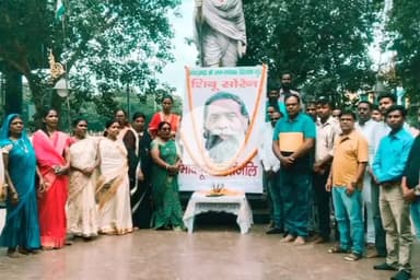 ओरमांझी: मोरहाबादी में बापू वाटिका के पास लोहरा समाज ने दिवंगत शिबू सोरेन को दी श्रद्धांजलि