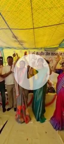 सतना स्थित केंद्रीय जेल में आज भगवान श्री कृष्ण जी का जन्मोत्सव बड़े ही हर्ष एवं उल्लास के साथ मनाया गया, 

कार्यक्रम मे