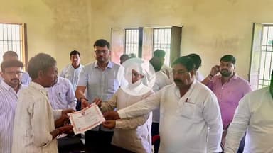 कादीपुर: बढौनाडीह पंचायत भवन पर क्षेत्रीय विधायक ने दैवीय आपदा सहायता राशि और प्रमाण पत्र का वितरण किया