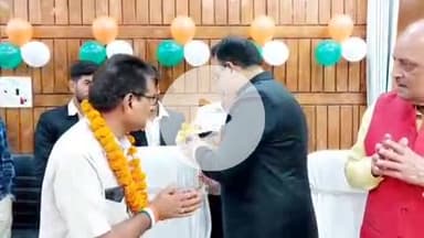 बहराइच: कलेक्ट्रेट सभागार में स्वतंत्रता दिवस के मौके पर स्वतंत्रता संग्राम सेनानी के परिजनों को किया गया सम्मानित