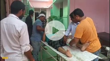 कसिया: फोरलेन पर गाजीपुर व्यापार कर रहे वैरियर के पास तेज रफ्तार अनियंत्रित बाइक फिसली, दो गंभीर घायल, जिला अस्पताल रेफर