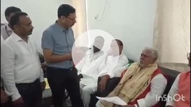 भभुआ: भभुआ सर्किट हाउस पहुंचे कैमूर के प्रभारी मंत्री डॉ प्रेम कुमार को अनुसूचियां कर्मचारी संघ के लोगों ने दिया ज्ञापन