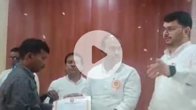 कादीपुर: विधायक कादीपुर राजेश गौतम ने विधानसभा क्षेत्र के कई गांवों के आपदा पीड़ित परिवारों को बांटे चेक व प्रमाण पत्र