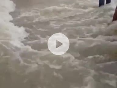 नौगावां सादात: बिजनौर बैराज से छोड़ा जा रहा पानी, नौगांवा तहसील क्षेत्र में बाढ़ जैसे हालात, ग्रामीण परेशान