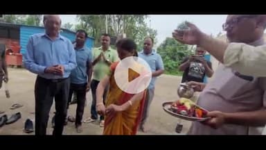 अमरोहा: जन्माष्टमी पर अमरोहा के ईओ और चेयरमैन ने गौशाला पहुंचकर गायों की पूजा की