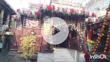 बारां: श्री कृष्ण जन्माष्टमी  पर भक्तों ने मंदिरों में जुटना शुरू किया, श्रीजी मंदिर पर भजन कीर्तन और आकर्षक सजावट की गई