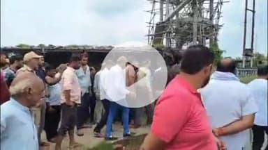 नारासन: मंडावली में जलभराव का ज्वाइंट मजिस्ट्रेट ने एनएचएआई के अधिकारियों के साथ किया निरीक्षण