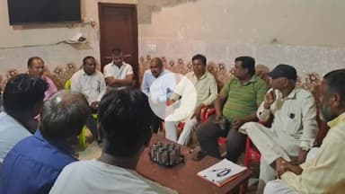 रामपुर: शनिवार को तोपखाना स्थित वाल्मीकि बस्ती में वाल्मीकि संदेश यात्रा की तैयारी को लेकर आयोजित की गई बैठक