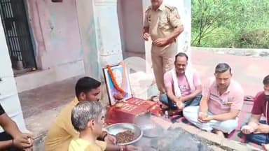 बाह: बटेश्वर में अटल बिहारी वाजपेयी की पुण्यतिथि पर भाजपा नेताओं की बेरुखी, ग्रामीणों और परिजनों ने किया स्मरण