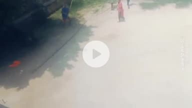 अमेठी: भेटुआ मे जमीन विवाद को लेकर मारपीट का वीडियो सोशल मीडिया पर हो रहा वायरल, एक घायल
#vayralvedio