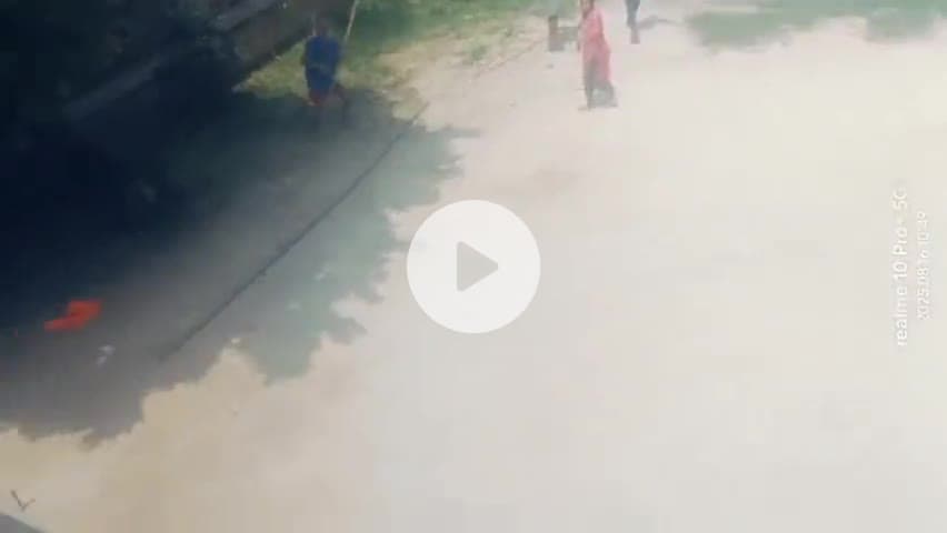 अमेठी: भेटुआ मे जमीन विवाद को लेकर मारपीट का वीडियो सोशल मीडिया पर हो रहा वायरल, एक घायल
#vayralvedio