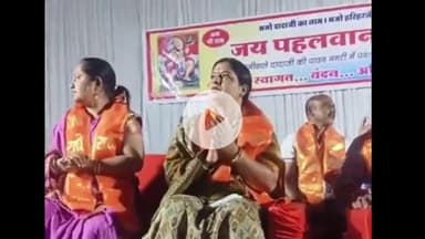 खंडवा नगर: क्रेन पर लटकी मटकी, टीमों ने लगाई ताकत, रात दस बजे श्रीकृष्ण नाम से फूटी मटकी