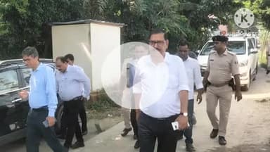 नरपतगंज: निदेशक भू अर्जन ने नरपतगंज पहुंचकर राजस्व महा अभियान का निरीक्षण किया, कर्मी को दिए कई निर्देश