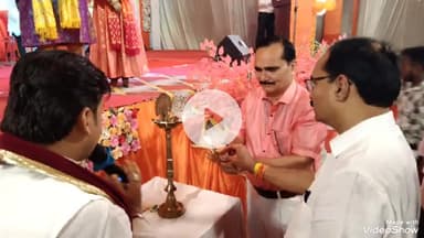 मिर्ज़ापुर: जन्माष्टमी पर दुल्हन की तरह सजाई गई पुलिस लाइन, संस्कृत कार्यक्रम का आयोजन, आयुक्त और आईजी ने दीप जलाकर किया शुभारंभ