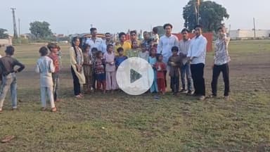 झालरापाटन: झालावाड़ में जन्माष्टमी का पर्व खुशी मंडल RJ17 ग्रुप द्वारा सामाजिक सद्भाव, सेवा भाव और भोजन के पैकेट वितरित कर मनाया गया