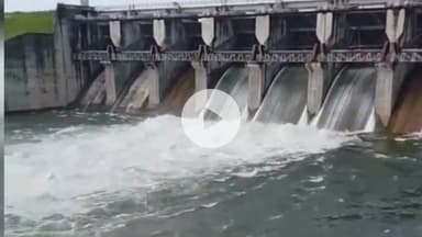 వాంకిడి: కొమురం భీం అడ ప్రాజెక్ట్ 3గేట్లు ఎత్తివేత