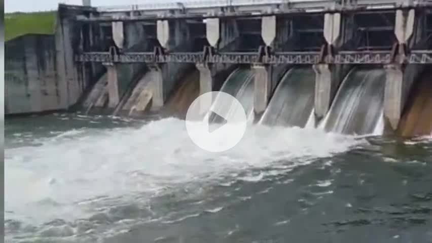 వాంకిడి: కొమురం భీం అడ ప్రాజెక్ట్ 3గేట్లు ఎత్తివేత
