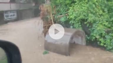 వాంకిడి: ఎన్టీఆర్ నగర్ కాలనీలో చేరిన వరద నీరు