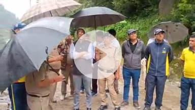 भटवाड़ी: डबरानी के पास बही सड़क का निरीक्षण करने पहुंचे विधायक गंगोत्री सुरेश चौहान और डीएम प्रशांत आर्य, दिए आवश्यक निर्देश