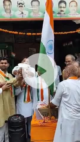 उत्तर प्रदेश उद्योग व्यापार संगठन रजि के प्रदेश उपाध्यक्ष कृष्ण गोपाल मित्तल,जिलाध्यक्ष राकेश त्यागी के नेतृत्व में अनेकों इकाइयों में हुए झंडारोहण कार्यक्रम आयोजित,शांति के प्रतीक कबूतरों को उड़ाकर दिया देश में अमन शांति का पैगाम