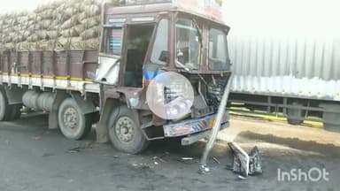 मालथोन: मालथौन नेशनल हाईवे पर दो ट्रकों के बीच हुई टक्कर, चालक गंभीर रूप से हुआ घायल