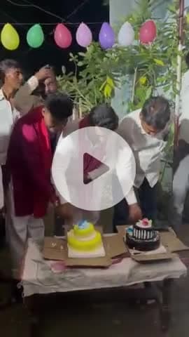 रूधौली विधान सभा क्षेत्र के अमारेडीहा में समाजवादी पार्टी के वरिष्ठ नेता श्री उमाशंकर यादव चाचा जी, प्रिय भाई अजय यादव के यहां श्रीकृष्ण जन्माष्टमी पर्व के अवसर पर केक काटकर भगवान श्री कृष्ण का जन्मोत्सव मनाया गया ।

अपनों के बीच !! #रूधौली