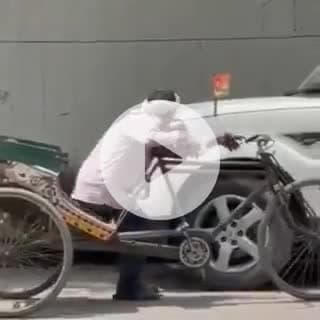 "भाई कोई अखिलेश यादव जी से इस आदमी की मुलाकात करवा दो" #AkhileshYadav #PDA #samajwadipartyofficial #fbyシvideo