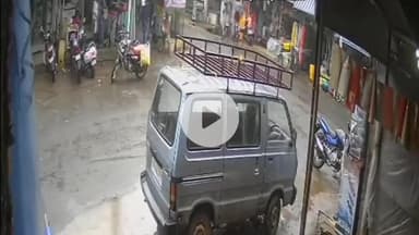 आमला: आमला के मैन मार्केट में कार चालक ने मजदूर युवक को कार में घसीटा, वीडियो आया सामने, पुलिस जांच में जुटी