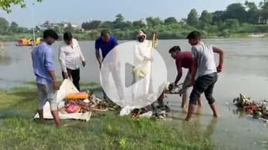 सुल्तानपुर: गोमती मित्र मंडल ने सीताकुंड धाम पर श्रमदान किया, सदस्यों में ना कोई चिंता ना कोई भय