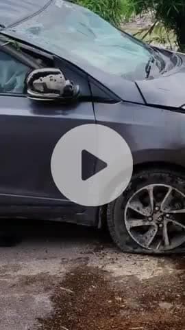 नरवल: महाराजपुर थाना क्षेत्र के सरसौल फ्लावर में आवारा जानवर के अचानक गाड़ी के सामने आ जाने से कार पलटी