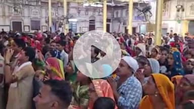 करौली: मदनमोहनजी मंदिर में रियासतकालीन परंपरा के अनुसार नंदोत्सव पर्व पर पूर्व नरेश कृष्णचन्द्र पाल ने लुटाई छांक