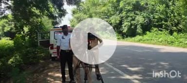 बहराइच: लखनऊ-बहराइच मार्ग पर स्पीड रडार यंत्र से ओवरस्पीड वाहनों के खिलाफ यातायात पुलिस का अभियान, 32 वाहनों का चालान