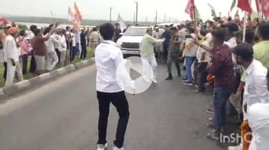 बारुन: महागठबंधन के नेताओं ने बारुण के गेमन पुल पर वोटर अधिकार यात्रा का किया जोरदार स्वागत