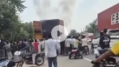 नूह: नूह में मोटरसाइकिल और स्कूटी से भरे कंटेनर में लगी आग, वीडियो सामने आया