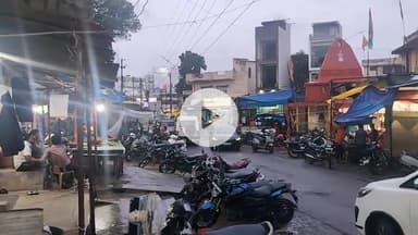 कोंडागांव: लगातार बारिश से कोंडागांव का जनजीवन प्रभावित, रविवार को साप्ताहिक बाजार और डेली मार्केट में ग्राहकी रही फीकी