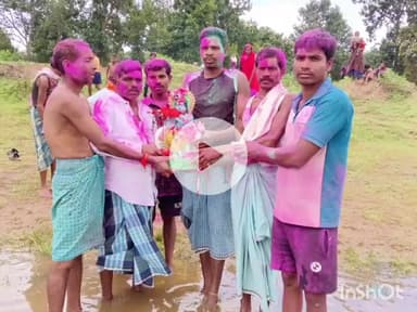 कोंडागांव: ग्राम तराईबेड़ा में बाजे-गाजे के साथ भगवान श्री कृष्ण की मूर्ति का किया गया विसर्जन