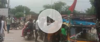 बाह: खेड़ा राठौर थाने के सामने 11 लोगों ने नाश्ता कर रहे युवक पर किया हमला, युवक घायल