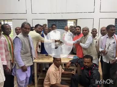 जगदलपुर: बकावंड ब्लॉक कांग्रेस कमेटी के अध्यक्ष शिवराम बिसाई चौथी बार सर्वसम्मति से चुने गए, बैठक में कांग्रेसी रहे उपस्थित