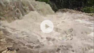 जोशियाड़ा: उत्तरकाशी ज़िले में लगातार बारिश ने आम जनजीवन को अस्त-व्यस्त किया, सड़क और मोबाइल सेवा हुई बाधित