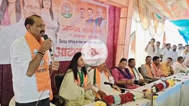 अक्कलकुवा: जिल्हा परिषद व पंचायत समिती निवडणुकीच्या पार्श्वभूमीवर कोठली येथे भाजपाची आढावा बैठक संपन्न