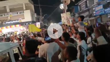 खंडवा नगर: केवल राम चौक पर मटकी फोड़ प्रतियोगिता का हुआ आयोजन, प्रताप मंडल टीम ने 30 फीट ऊंची मटकी फोड़कर जीता ₹60 हजार का इनाम