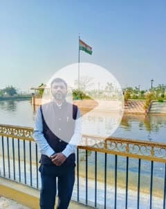 दिखावे की दुनिया में सच्चाई लेकर चलना खुद में ही एक बगावत है..!!🔥🔥

#जय_सियाराम🙏