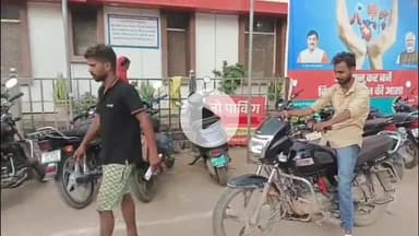 बदखर में दबंगों ने दुकान में घुसकर दो दोस्तों के साथ की मारपीट, पुलिस ने घायल युवकों का कराया मेडिकल